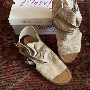 Blowfish Blumoon sandals in light brown